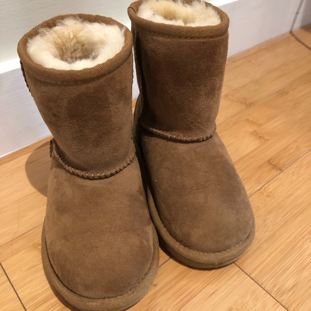 Uggs tan boots